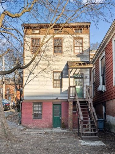 38 Brg St, Poughkeepsie NY 12601-2202 exterior