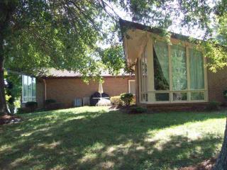 2048 12th Street Dr, Hickory, NC 28601-1752