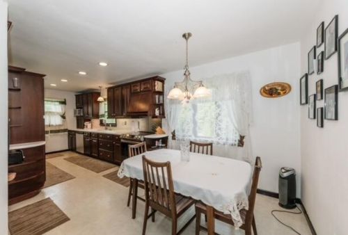 12449 Pilot Dr, Thiensville WI  exterior