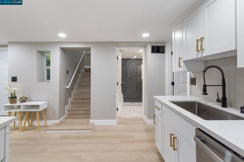 4216 Knoll Ave, Oakland CA  94619-3025 exterior