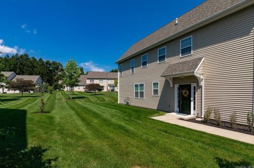 1 Halley Ct, Poughkeepsie, NY 12601-1460