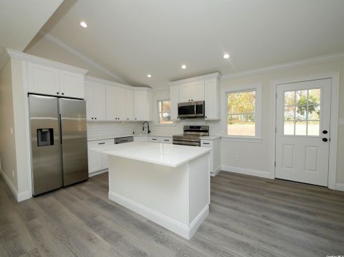 559 Canal Rd, Mount Sinai NY  11766-3304 exterior