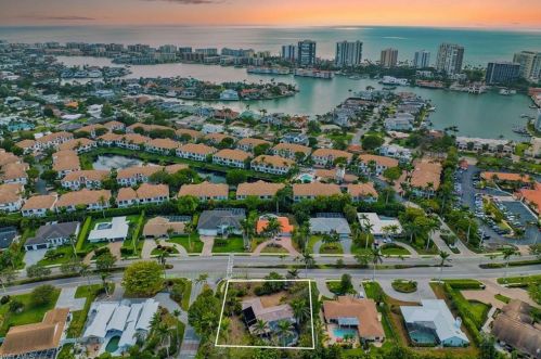 623 Park Shore Dr, Naples, FL 34103-3561