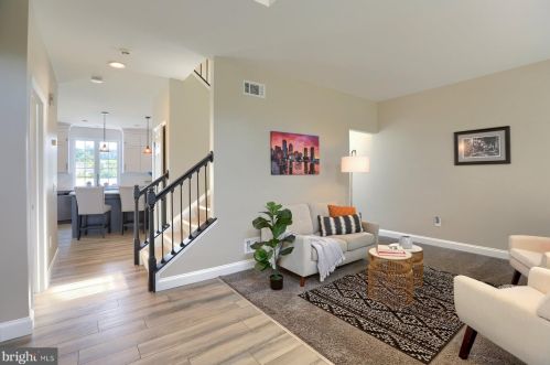 7207 Royal Oak Dr, Harrisburg PA 17112-8837 exterior