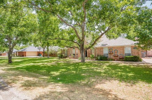 6303 Kenilworth Ct, Granbury, TX 76049-4131