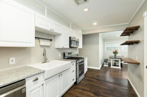 18 Lyncrest Dr, Galveston TX  77550-3215 exterior