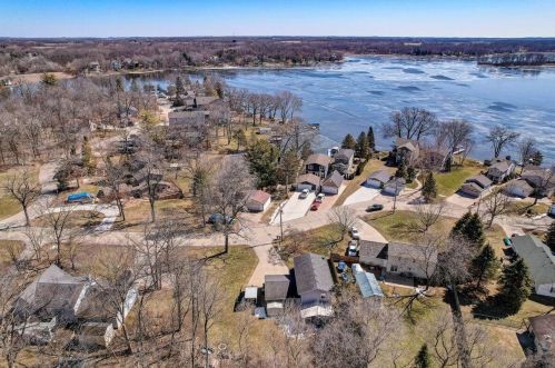 6424 Tichigan Rd, Waterford, WI 53185-2560