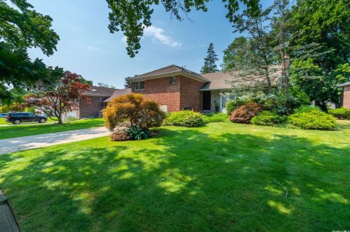 35 Jeffrey Pl, New Hyde Park, NY 11040-1100