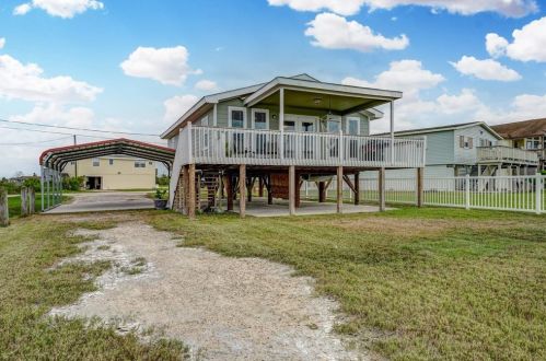 4622 Bayou Ln, Hitchcock, TX 77563-2402