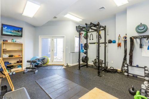 163 Hillcrest Dr, Parsippany NJ  07834-1413 exterior
