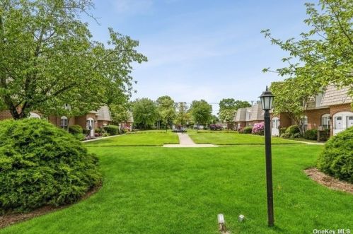 175 Main Ave, Wheatley Heights NY  11798-2100 exterior