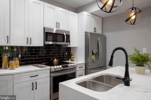 213 Bates St, Washington, DC 20001-1925