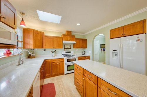 3827 Selvage Rd, Santa Rosa, CA 95401-3849