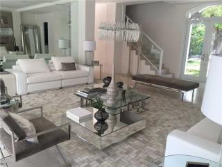 5224 San Ignacio Ave, Miami, FL 33146