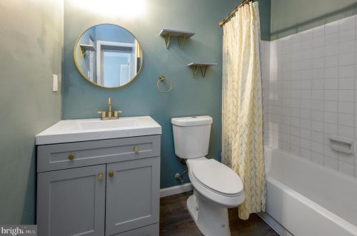 2026 Harbour Dr, Palmyra NJ  08065-1120 exterior