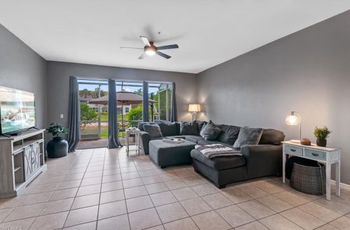 1208 Oxford Ln, Naples, FL 34105-4818