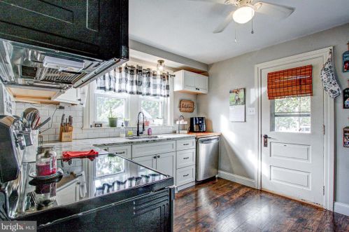 67 Edgewood St, Pottstown PA  19464-5747 exterior