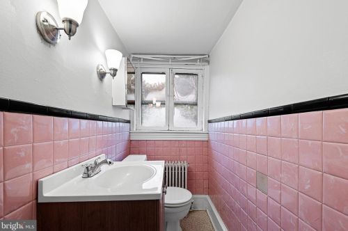 1013 Talcon Dr, Wilmington DE  19804-1242 exterior