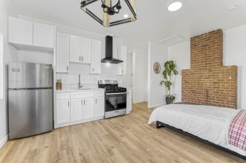 5920 Riverton Ave, North Hollywood CA  91601-1443 exterior