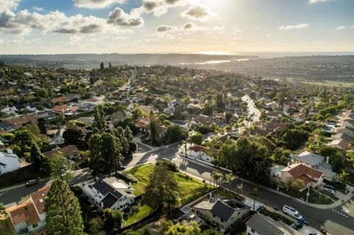 2638 Unicornio St, Carlsbad CA 92009-4443 exterior