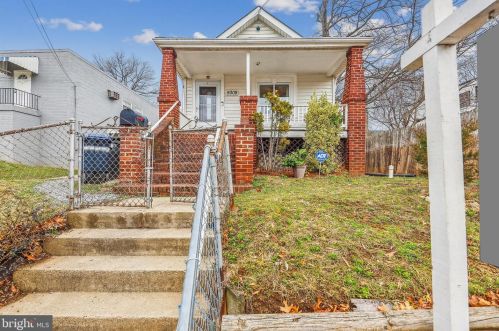 5008 Bass Pl, Washington, DC 20019-7613