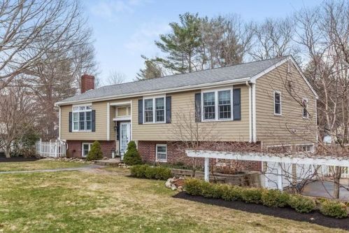 45 Hall Dr, Hingham, MA 02061-1813