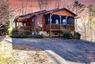 831 New Era Rd, Pigeon Forge, TN 37862-2546
