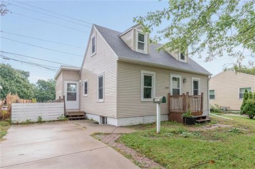 1516 Ridgewood Ave, Ames, IA 50010-5224