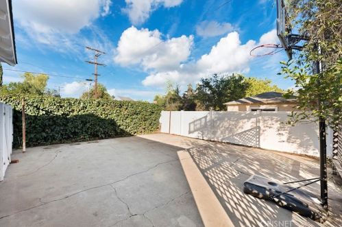 6554 Colbath Ave, Van Nuys CA  91401-1503 exterior