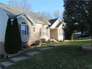 1695 Barrywood Cir, Clarksville TN  37042-1587 exterior