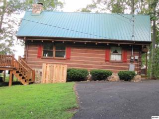 1751 Silver Poplar Ln, Pigeon Forge, TN 37876-4982