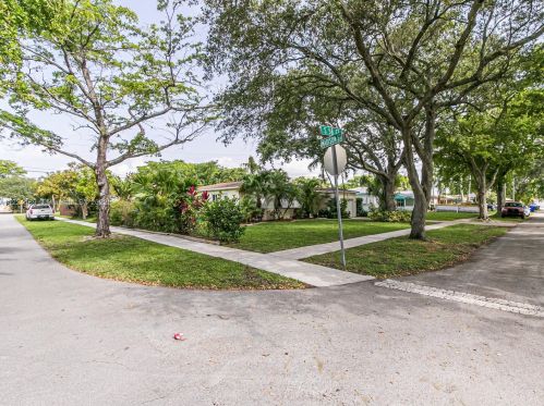 518 58th Ct, Hollywood FL  33023-1437 exterior