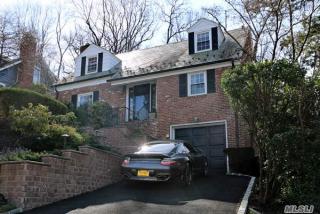 214 Nassau Ave, North Hills, NY 11030-2440