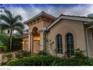 12644 Biscayne Ct, Naples FL  34105-4936 exterior