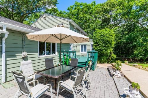 10 Lee Dr, Lyme CT  06371-2111 exterior