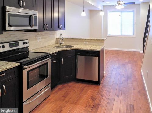 2536 Ellsworth St, Philadelphia, PA 19146-3927