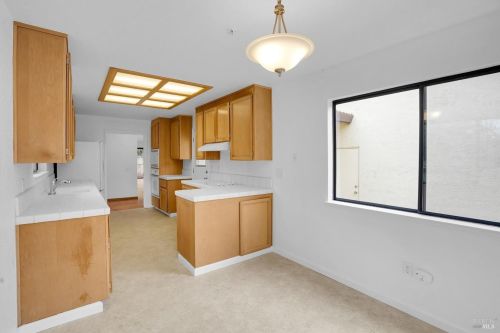 70 Fountain Grove Cir, Fairfield CA  94558-2485 exterior