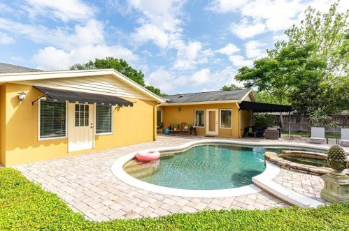 2240 Thunderbird Trl, Maitland FL  32751-3745 exterior