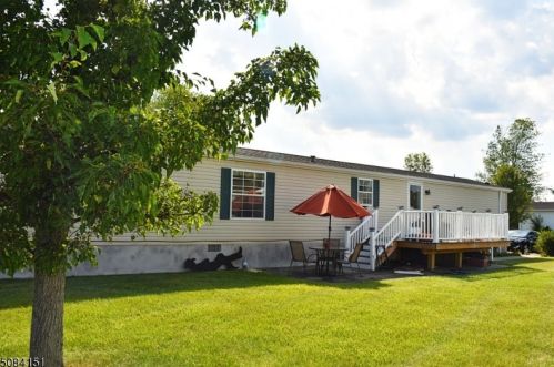 10 Caroline Dr, Belvidere, NJ 07823-2849