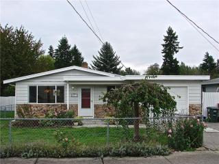 8831 Tacoma Ave, Tacoma, WA 98444-6348