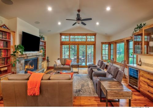 11082 Meek Ct, Truckee CA  96161-2979 exterior