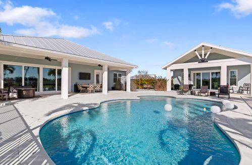 6945 65th St, Vero Beach, FL 32967-4911