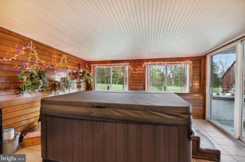 1822 Old Sumneytown Pike, Harleysville PA  19438-1129 exterior