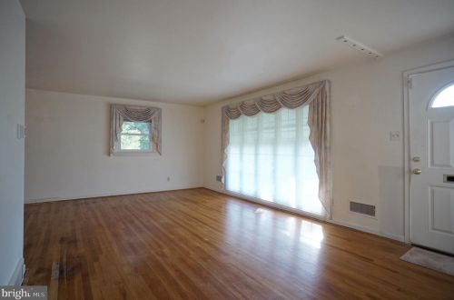 8 Brentwood Rd, Camp Hill PA  17011-2503 exterior