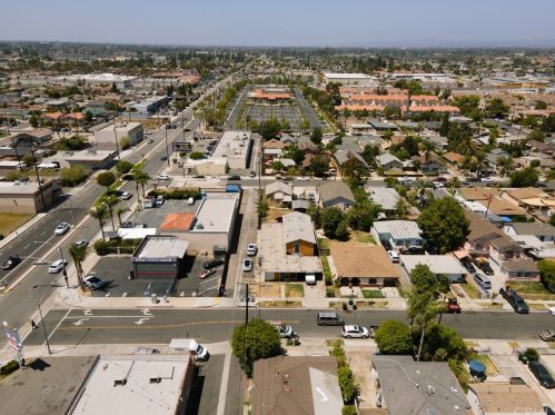 12215 223rd St, Lakewood, CA 90716-1506