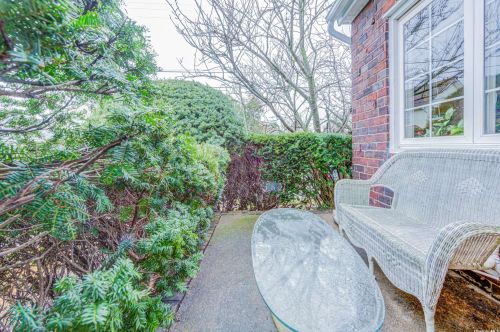 12 Cypress Rd, Far Rockaway, NY 11096-1710