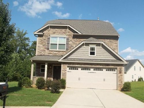 137 Arrowhead Dr, Kernersville, NC 27284-8859