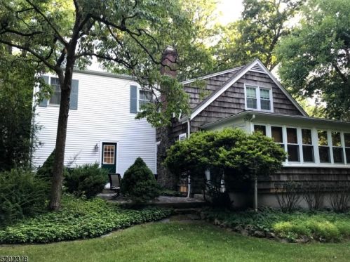 42 King George Rd, Warren NJ  07059-7045 exterior