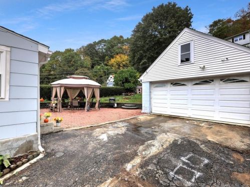 114 New Haven Ave, Derby CT 06418-2161 exterior