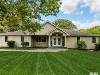 195 Cedar Ave, Islip Manor, NY 11751-4610